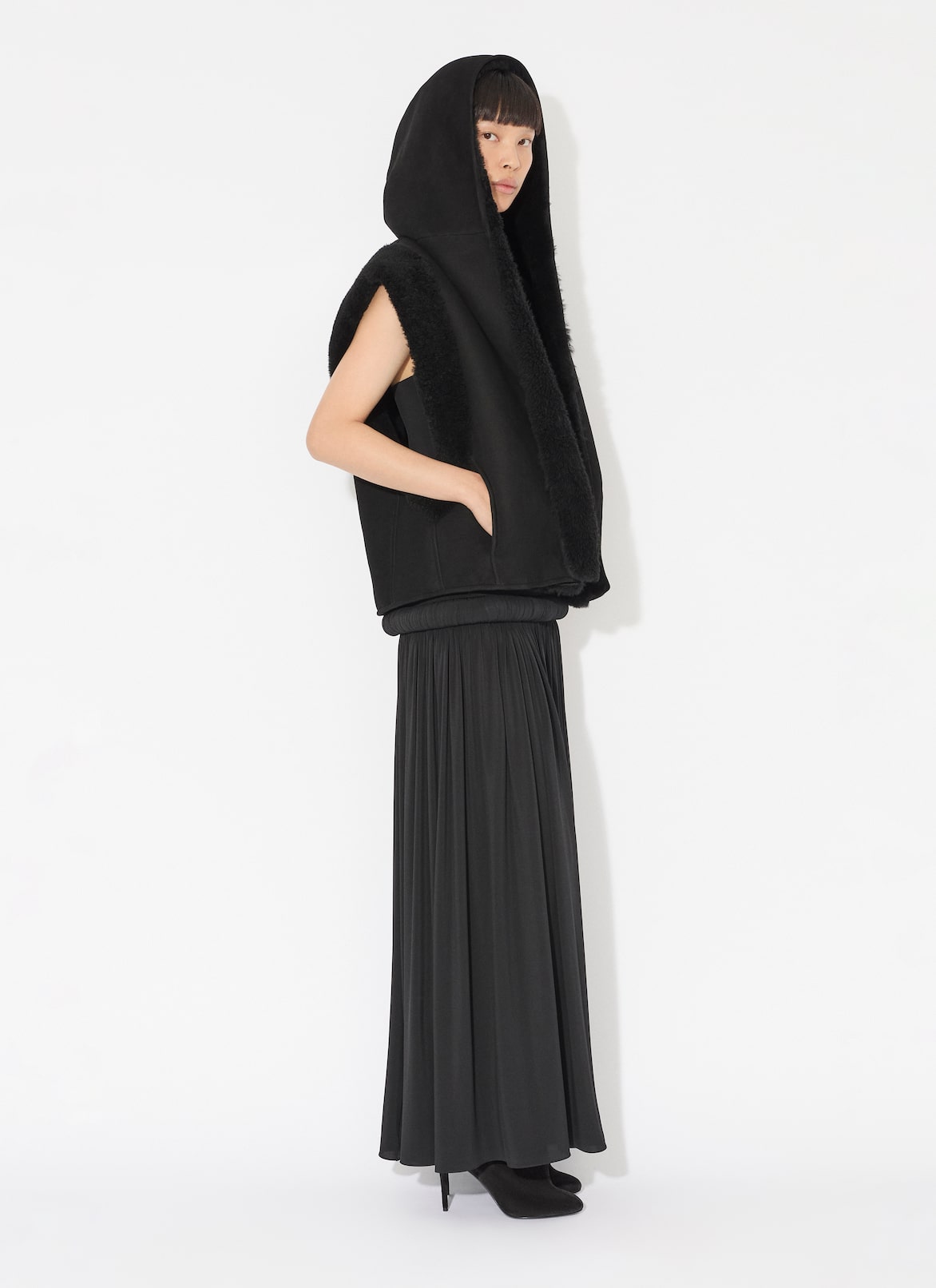 SHEARLING HOODED VEST ALAÏA BLACK SHEARLING HOODED VEST